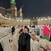 Potret Rebecca Klopper Umrah, Setia Pakai Cincin Dzikir di Mekkah - Sempat Pakai Cadar di Jabal Uhud