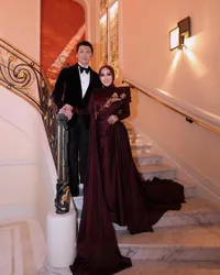 Potret Reino Barack Bangga Syahrini Dapat Penghargaan dari UNESCO di Cannes, Temani Terima Award