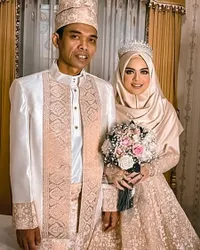 Potret Resepsi Mewah Pernikahan Kedua Ustaz Abdul Somad, Wajah Istri Cantik Banget Mirip Artis