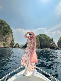 Potret Ria Ricis Healing Nikmati Keindahan Laut Pulau Wayang, Santai Menyatu dengan Alam