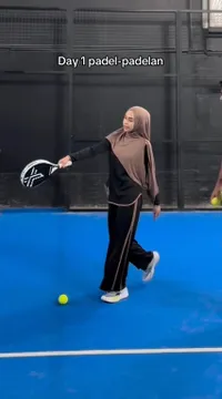 7 Potret Ria Ricis Jajal Main Padel Pertama Kali: Udah Paling Bener di Laut