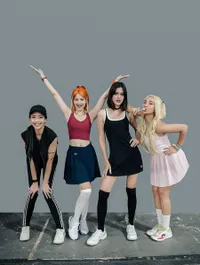 7 Potret Ririn Dwi Ariyanti dan Sahabat Cosplay Jadi Spice Girls, Totalitas Pakai Gigi Perak