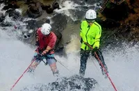 Potret Ririn Ekawati Meluncur di Air Terjun, Nyali Luar Biasa - Tampil Kece Pakai Brand Kelas Dunia