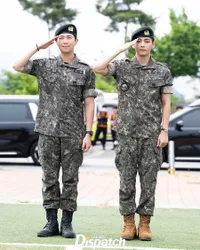 8 Potret RM dan V BTS Perpisahan Jelang Berakhirnya Masa Wamil, Makin Ganteng - Berotot