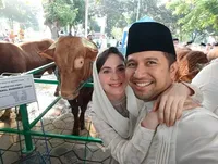 Potret Romantis Pasangan Emil Dardak dan Arumi Bachsin, Tak Malu Pamer Kemesraan di Depan Publik!