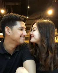 Potret Romantis Randi Bachtiar Temani Tasya Saat Senam Hamil