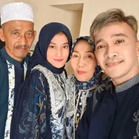 Potret Ruben Onsu Lebaran Bareng Keluarga, Pakai Baju Rancangan Ivan Gunawan