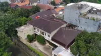 Potret Rumah Aktor Lawas Yessy Gusman yang Mewah Dengan Gaya Klasik, Luasnya 2000 Meter Persegi - Punya Air Terjun