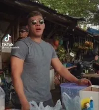 Potret Ruri Repvblik Nggak Gengsi Jual Es Kelapa di Pinggir Jalan, Penampilannya Beda Jauh Saat Manggung