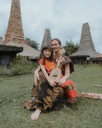 Potret Salma Anak Atiqah Hasiholan dan Rio Dewanto, dari Kecil Sudah Indonesia Banget Cantiknya