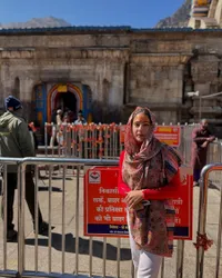 Potret Sara Ali Khan Kembali Kunjungi Kedarnath, Bikin Fans Teringat Mendiang Sushat Singh Rajput