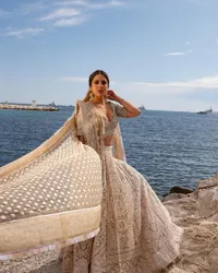 Potret Sara Ali Khan Tampil Perdana di Cannes, Tampil Paripurna - Netizen: Lebih Cantik dari Aishwarya Rai