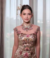 7 Potret Sarah Menzel Kekasih Azriel Hermansyah di Acara Sangjit sang Kakak, Tampil Menawan