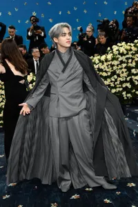 Potret S.Coups SEVENTEEN, Jennie, Rose dan Lisa BLACKPINK di Blue Carpet Met Gala 2025