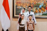 Potret Sederet Artis di Upacara HUT Kemerdekaan RI ke-78, Arumi Bachsin Bareng Suami & Anak - Banyak yang Pakai Baju Adat