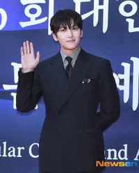 Potret Selebritis Top Korea di 2025 Korea Popular Culture and Arts Awards