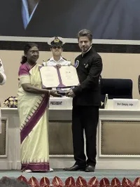 Potret Shah Rukh Khan dan Rani Mukherjee Terima National Film Awards 2025, Bikin Nostalgia