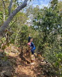 Potret Shalom Razade Hot Berbikini di Labuan Bajo, Bahagia Penuh Tawa Bersama Pacar dan Sahabat