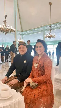 Potret Sherina Anggun Pakai Kebaya di Pura Mangkunegaran Solo, Hadir Bersama Sang Ayah