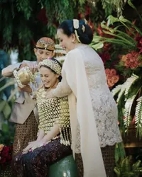 Potret Siraman Jelang Pernikahan Amanda Adik Maudy Ayunda, Penuh Tawa Bahagia