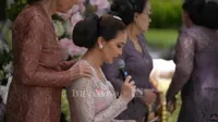 Potret Siraman Luna Maya Sebelum Menikah, Pakai Adat Jogja - Berdoa Miliki Anak dan Kehidupan yang Bahagia