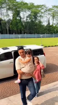Potret Siti Badriah dan Krisjiana Ajak Xarena Jajal Seragam Baru, Tak Lupa Berpose Centil