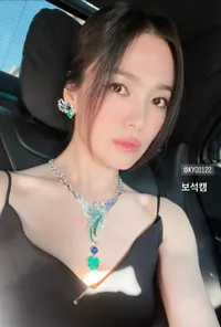 Potret Song Hye Kyo di Event Chaumet yang Secantik Princess dengan Punggung Mulus, Foto Bareng CEO Facebook Prancis Hingga Aktris 'FULL HOUSE' Versi Filipina