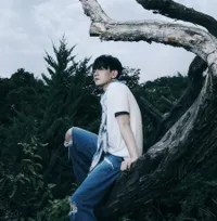 Potret Stylish Baekhyun ‘EXO’ dalam Video Klip 'Pineapple Slice': Tampil Memukau dengan Nuansa Edgy yang Modern