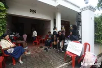 Potret Suasana Rumah Duka Lucky Widja, Sederet Rekan Artis Datang Melayat