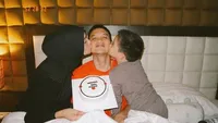 Potret Surprise Ultah ke-40 Rezky Aditya dari Citra Kirana dan Athar, Sederhana di Kamar - Penuh dengan Cinta