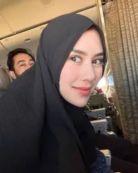 Potret Syahnaz Sadiqah Umrah, Makin Cantik Pakai Cadar dan Romantis dengan Jeje di Tanah Suci