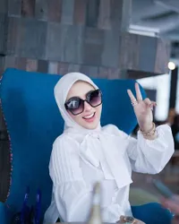 Potret Syahrini Kembali Viral Usai Rumor Ijazah Palsu, Pilih Cuek Hadapi Haters - Tutup Kolom Komentar