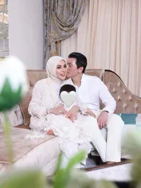 Potret Syahrini Rayakan Ultah Bareng Baby R, Hadiah Daddy Reino Barack Cantik Banget