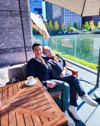 Potret Syahrini Unggah Momen Mesra Bareng Reino Barack di Tokyo, Mesra Berpelukan - Tulis Caption: Salam Jumat Mubarak