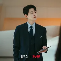 Potret Tampan Aktor Korea dengan Vibe Cowok Mamba