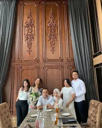 Potret Tania Anak Sambung Elma Theana, Beri Sang Ibu Cucu Pertama yang Cantik Bermata Bulat