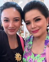 Potret Tata Cahyani Hadiri Acara Bersama Keluarga Presiden Soeharto - Tetap Akrab Meski Sudah Mantan Mantu