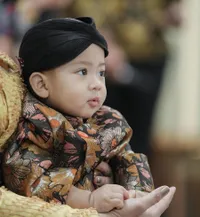 Potret Tedak Siten Baby Erlangga Anak Tata Janeeta - Brotoseno, Mewah dengan Adat Jawa
