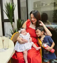  Potret Tengku Dewi Putri yang Bawa Anak-anaknya Pindah ke Bali, Sebut Andrew Andika Masih Bisa Ketemu Buah Hati