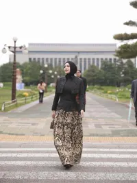 Potret Terbaru Aurel Hermansyah Saat Liburan di Seoul, Tampil Elegan dengan Padu Padankan Batik
