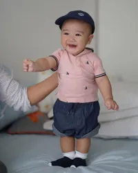 Potret Terbaru Baby Rayyanza 'si Cipung' Saat Pose OOTD, Pipi Bulat dan Senyum Gantengnya Bikin Netizen Makin Cinta