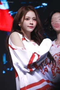 Potret Terbaru Carmen Hearts2Hearts Saat Tampil di Korea University Festival, Makin Cantik dan Banjir Pujian 