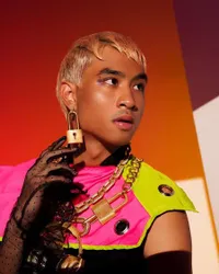 Potret Terbaru Devano Danendra Anak Iis Dahlia Yang Panen Cibiran Netizen, Pakai Dress - Bergaya Mirip Perempuan