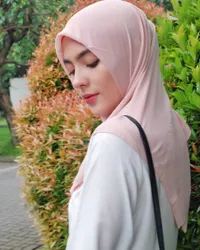 Potret Terbaru Lidi Brugman Istri Lucky Perdana, Dulu Dituding Jadi Pelakor - Kini Sudah Berhijab