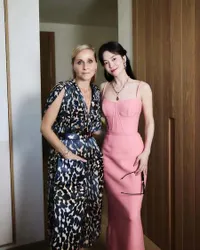 Potret Terbaru Song Hye Kyo dengan Dress Pink, Visual Cantiknya Menolak Tua Meski Sudah 43 Tahun