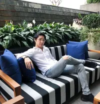 Potret Terbaru Teuku Rassya Anak Tamara Bleszynski Bareng Kekasih yang Jadi Sorotan, Pamer Kemesraan di Atas Ranjang