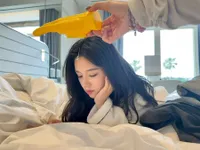 Potret Terbaru Zhou Ye di Weibo Tuai Sorotan karena Visual Naturalnya yang Elegan