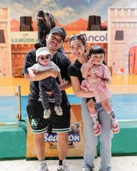 Potret Thariq Halilintar dan Aaliyah Massaid Ajak Anak Aurel dan Atta Liburan, Magang Jadi Orangtua - Ameena Lengket ke Aal