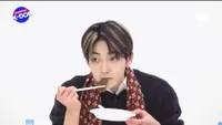 Potret THE BOYZ Nyobain Makanan Indonesia, Kaget Bakso Dikira  Bola Bisbol - Kepedesan Makan Sambal Ijo