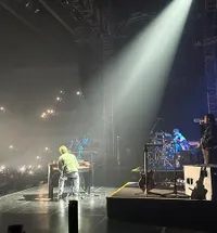 Potret Tiara Andini Tampil Bareng LANY, Kolaborasi yang Jadi Sorotan Dunia Musik!
